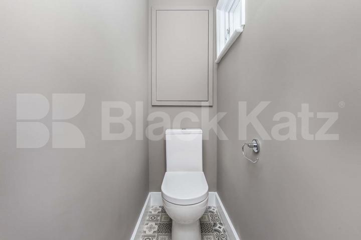 Triplex & offering 1160 Sq. Ft. of living & entertaining space Kendoa Road, Clapham